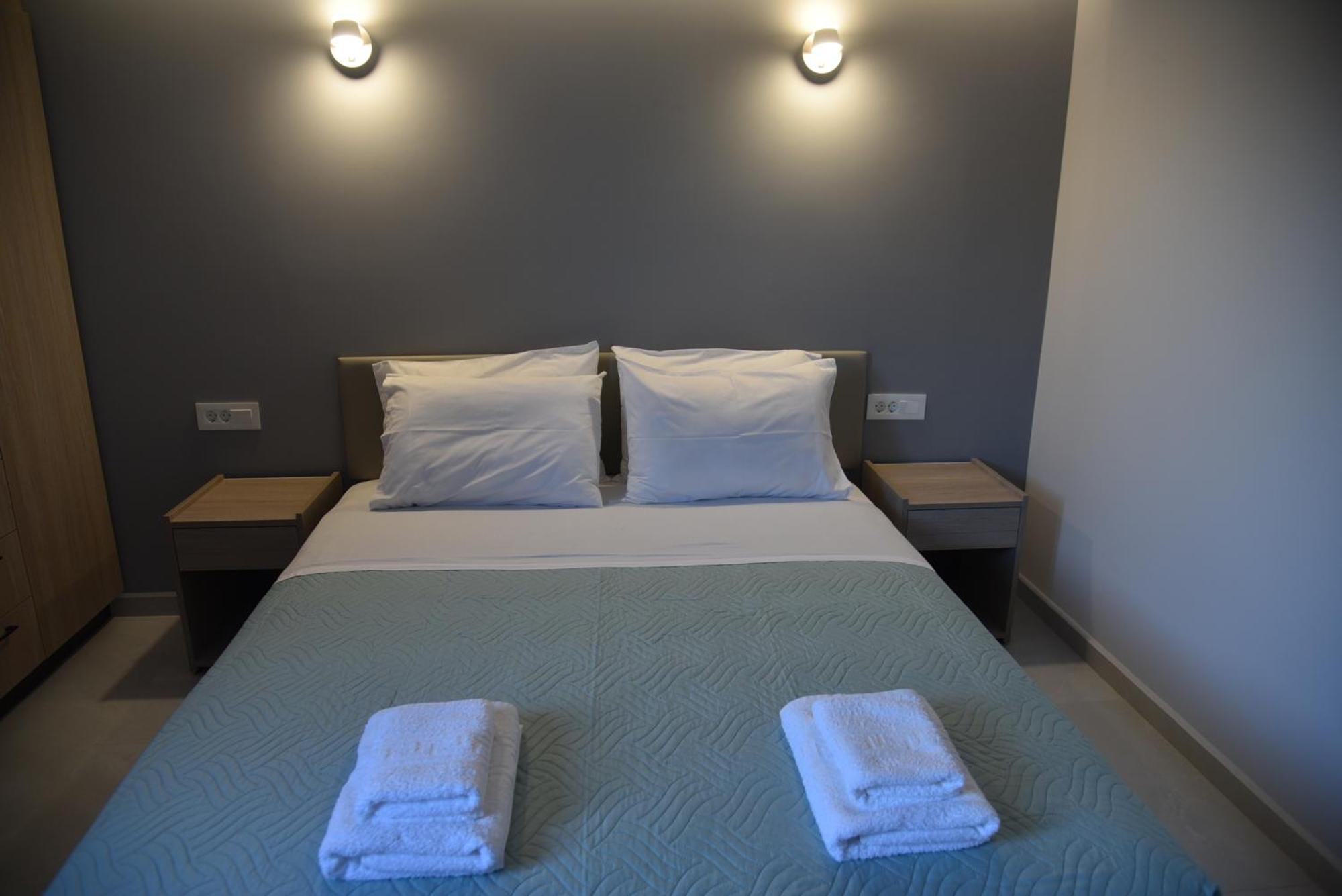 Pirgos Deluxe Apartment - Private Parking Kíssamos Buitenkant foto