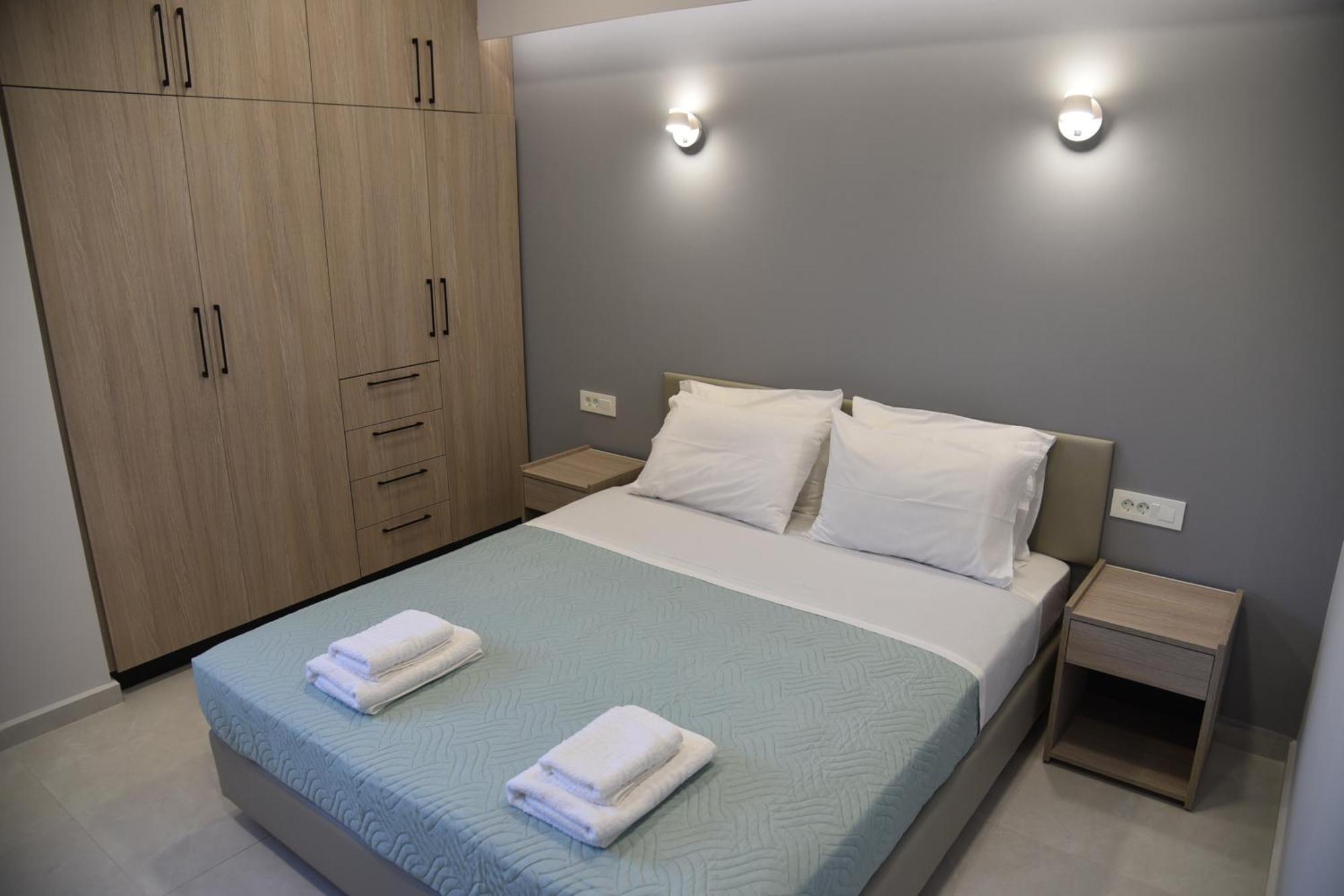 Pirgos Deluxe Apartment - Private Parking Kíssamos Buitenkant foto