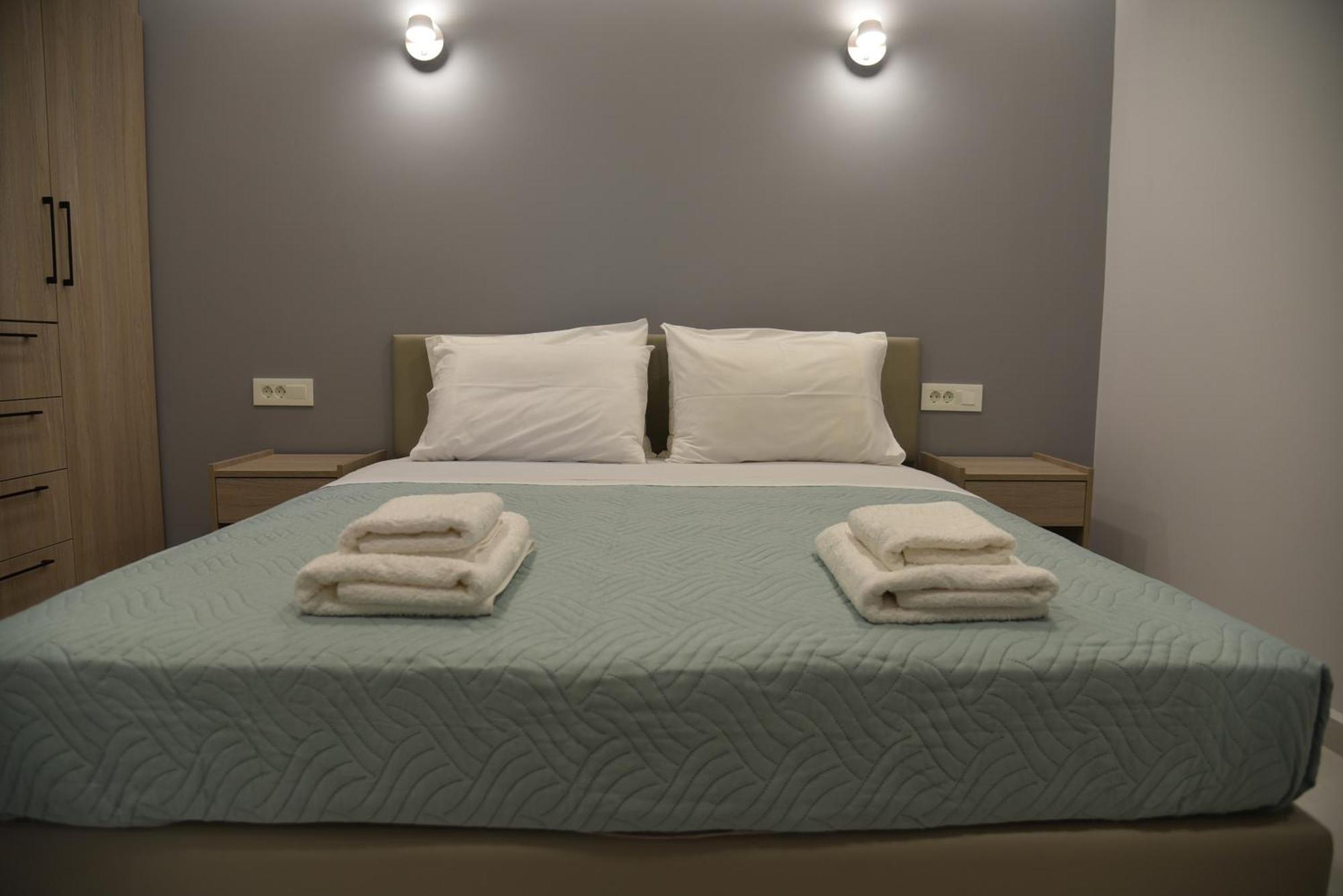 Pirgos Deluxe Apartment - Private Parking Kíssamos Buitenkant foto