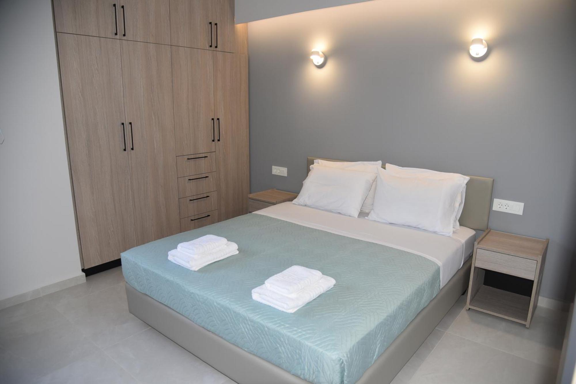 Pirgos Deluxe Apartment - Private Parking Kíssamos Buitenkant foto
