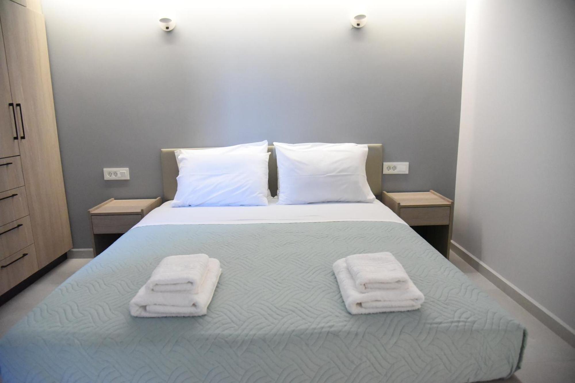 Pirgos Deluxe Apartment - Private Parking Kíssamos Buitenkant foto
