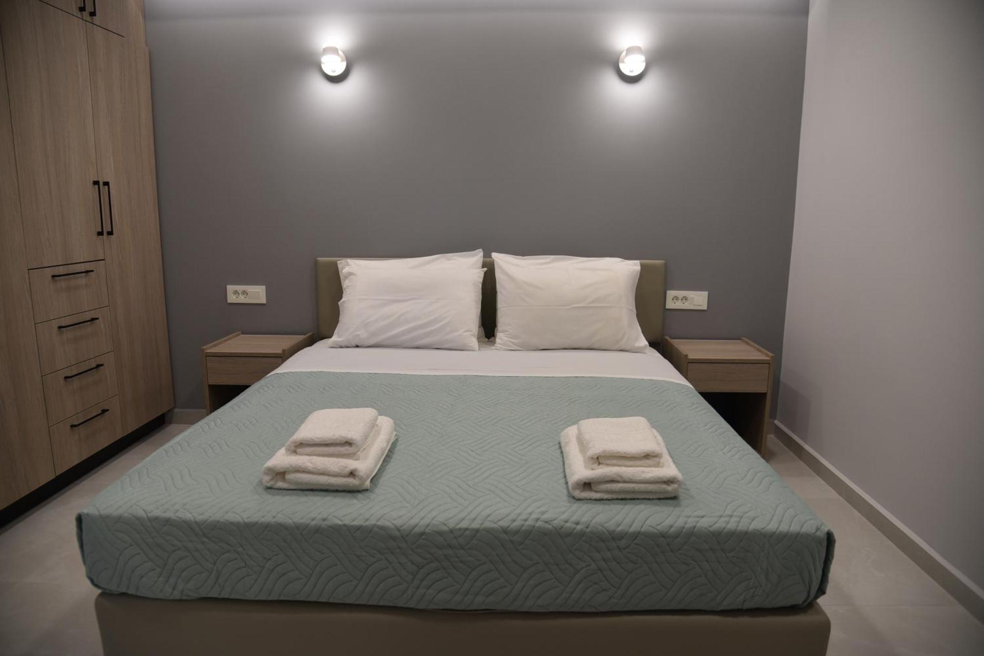 Pirgos Deluxe Apartment - Private Parking Kíssamos Buitenkant foto