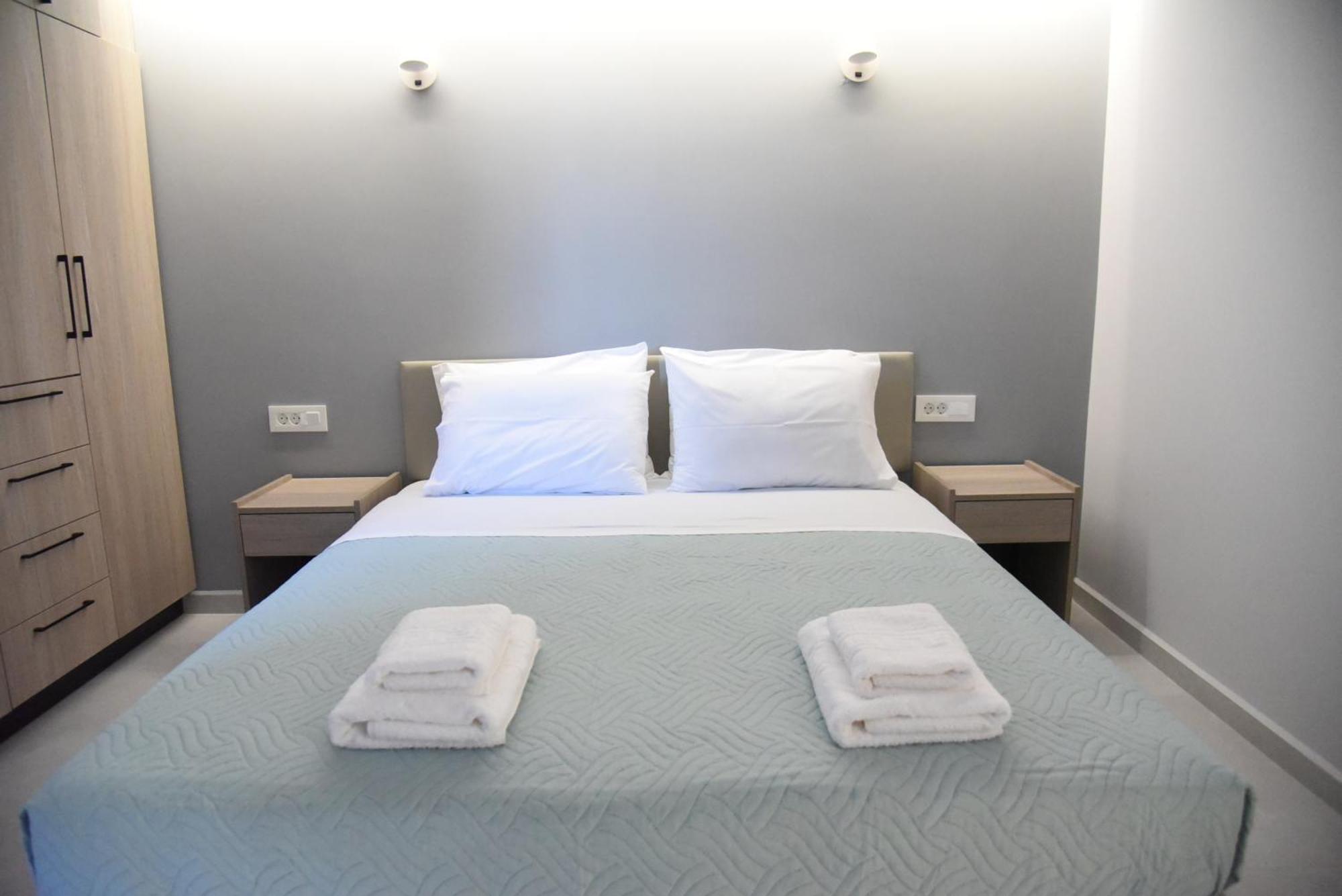 Pirgos Deluxe Apartment - Private Parking Kíssamos Buitenkant foto