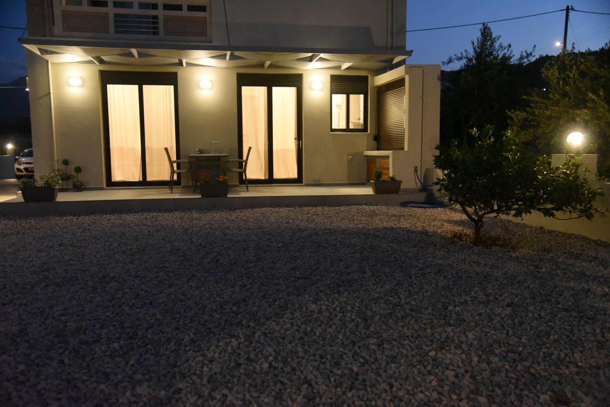 Pirgos Deluxe Apartment - Private Parking Kíssamos Buitenkant foto